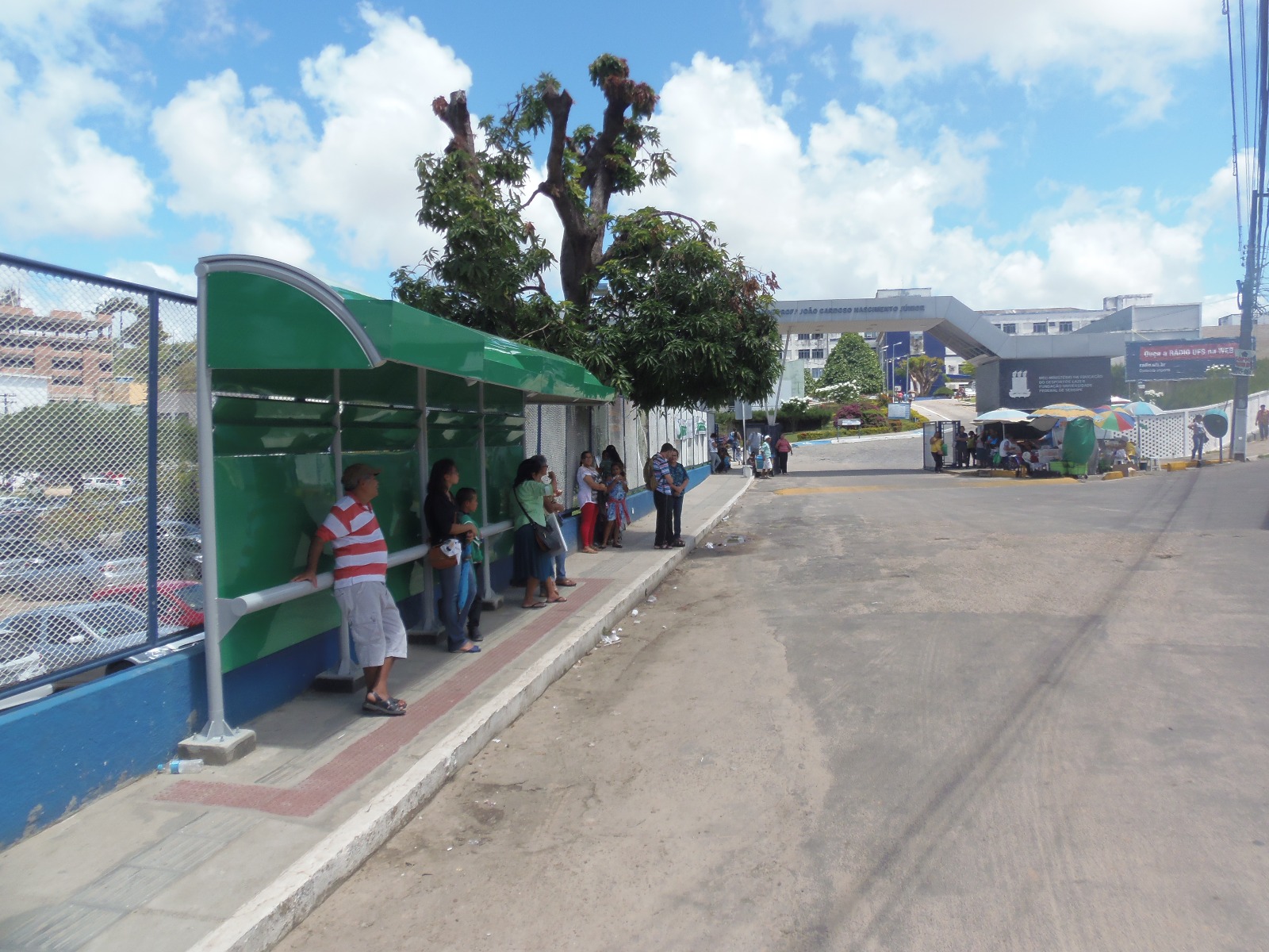 SMTT instala 21 novos abrigos de ônibus - SMTT Aracaju